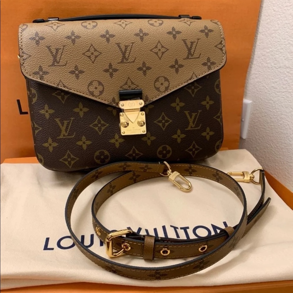Louis Vuitton Pochette Métis Reverse